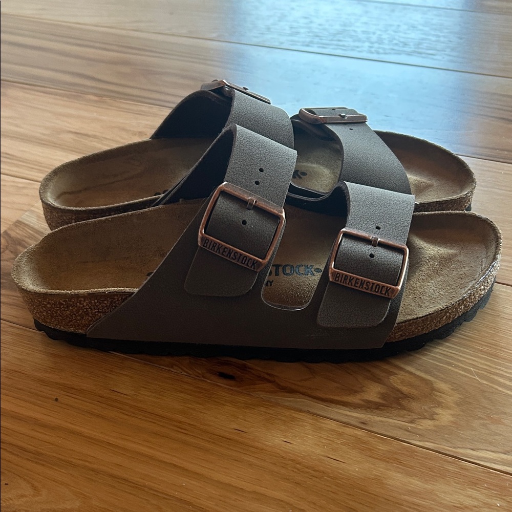 Women’s Birkenstocks- New - Picture 2 of 4